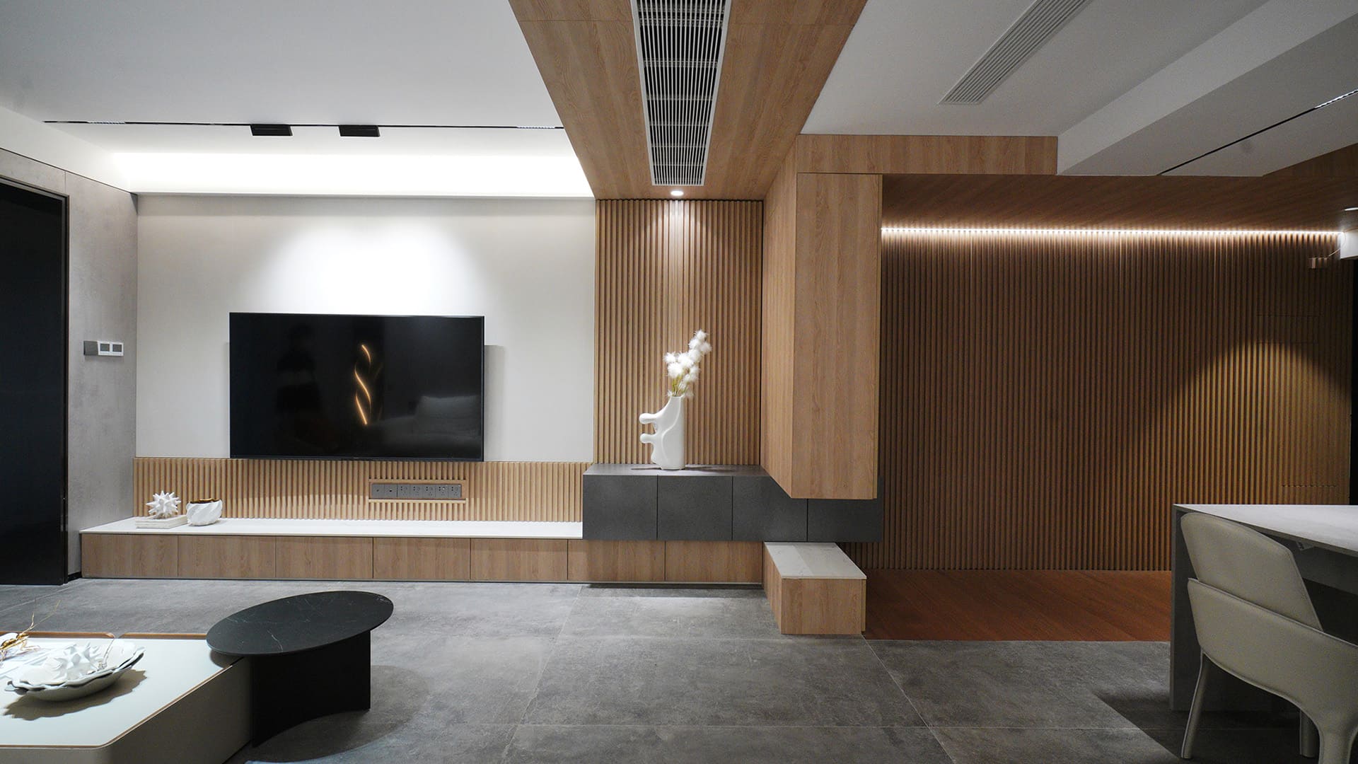 Projects The TV background uses Egger W1000 ST9 Supreme White laser edge banding and H3309 ST29 Sand Yellow Gladstone Oak grille